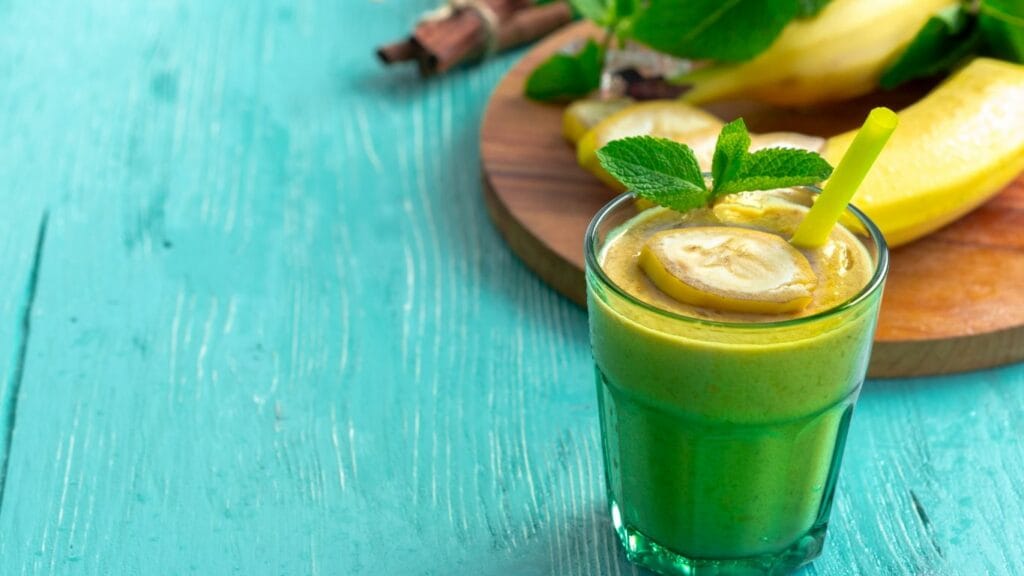 Energizing Smoothie: Spinach and Banana Power Blend